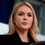 Коридор правительственного здания Белого дома с классическим интерьером